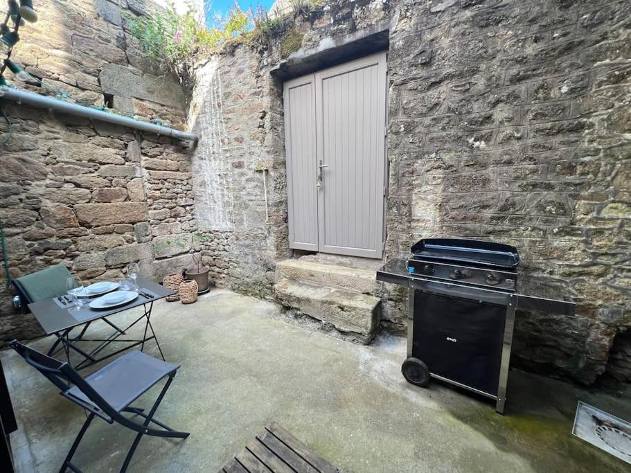 Cocon Urbain De Charme Villa Dinan Exterior photo